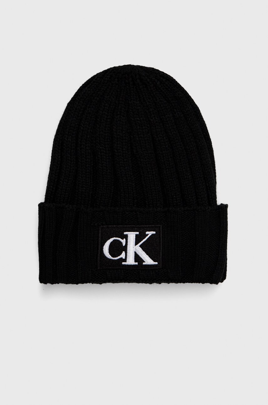

Детска шапка Calvin Klein Jeans в черно с фина плетка, Черен