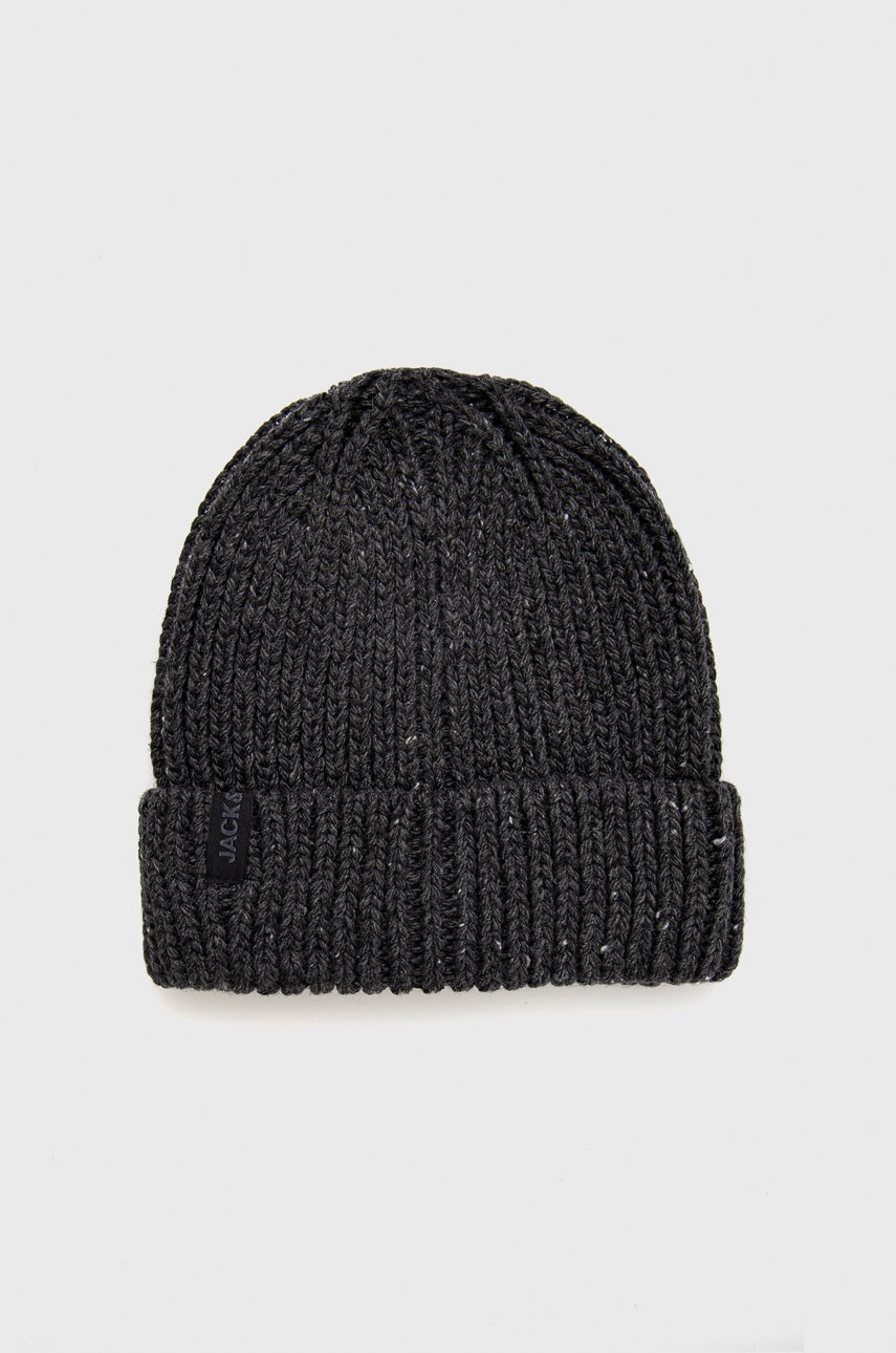 

Шапка Jack & Jones в сиво от плътен трикотаж, Сив