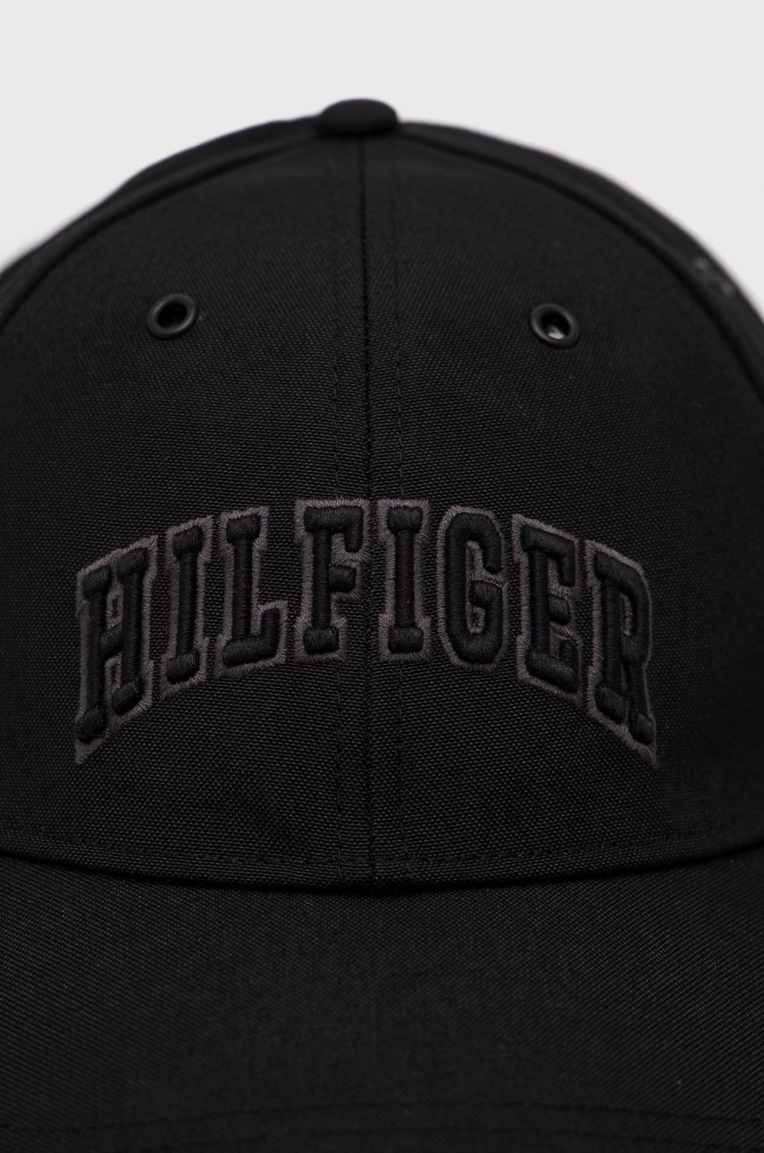 

Кепка Tommy Hilfiger колір чорний з аплікацією