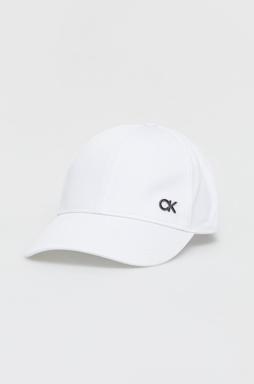 

Памучна шапка Calvin Klein в бяло с изчистен дизайн, Бял