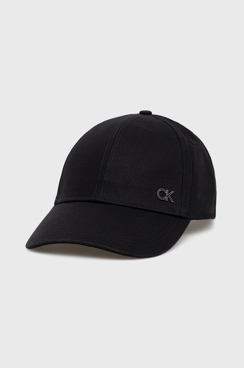 

Памучна шапка Calvin Klein в черно с изчистен дизайн, Черен
