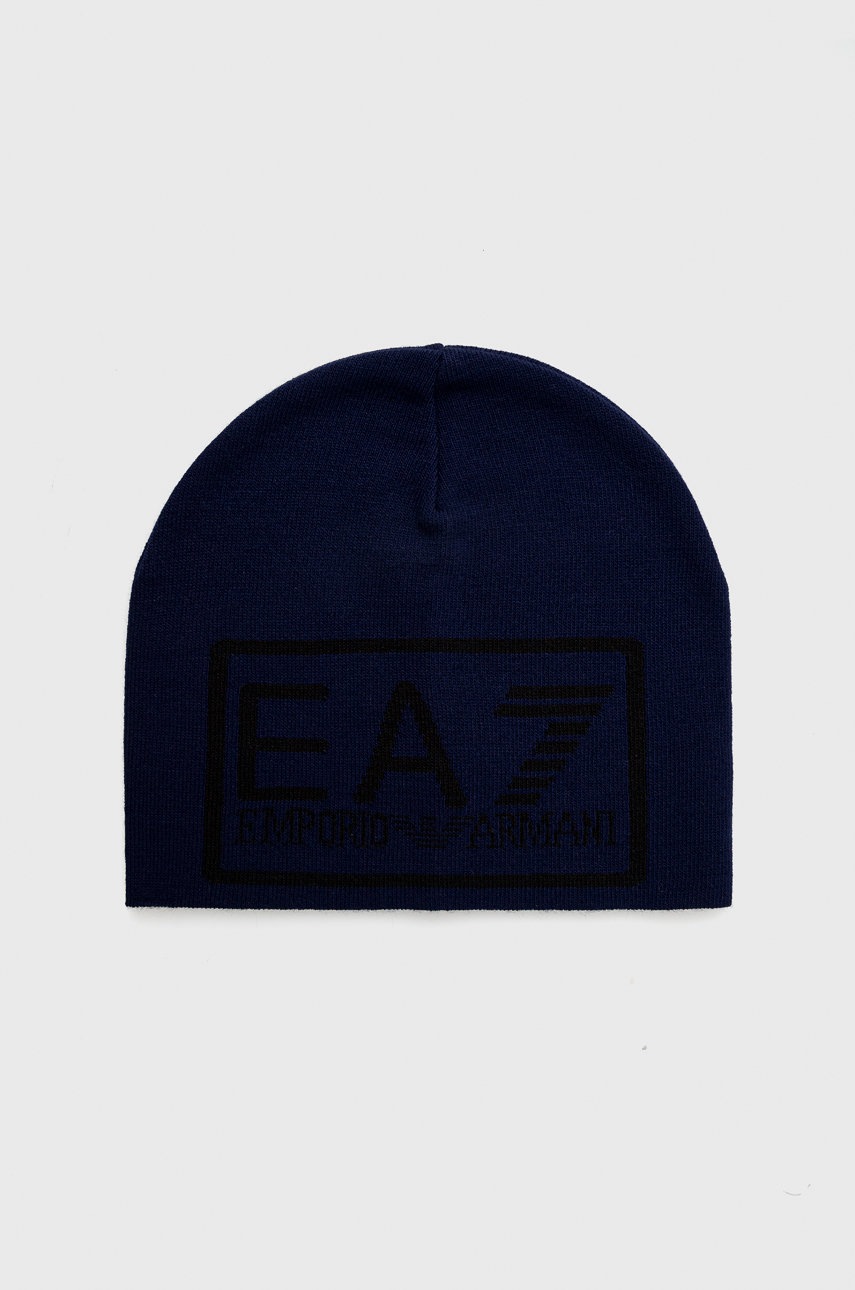 

Шапка EA7 Emporio Armani в тъмносиньо с фина плетка, Тъмносин