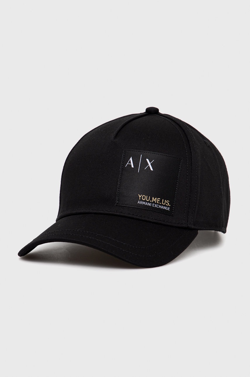 

Памучна шапка с козирка Armani Exchange в черно с апликация, Черен