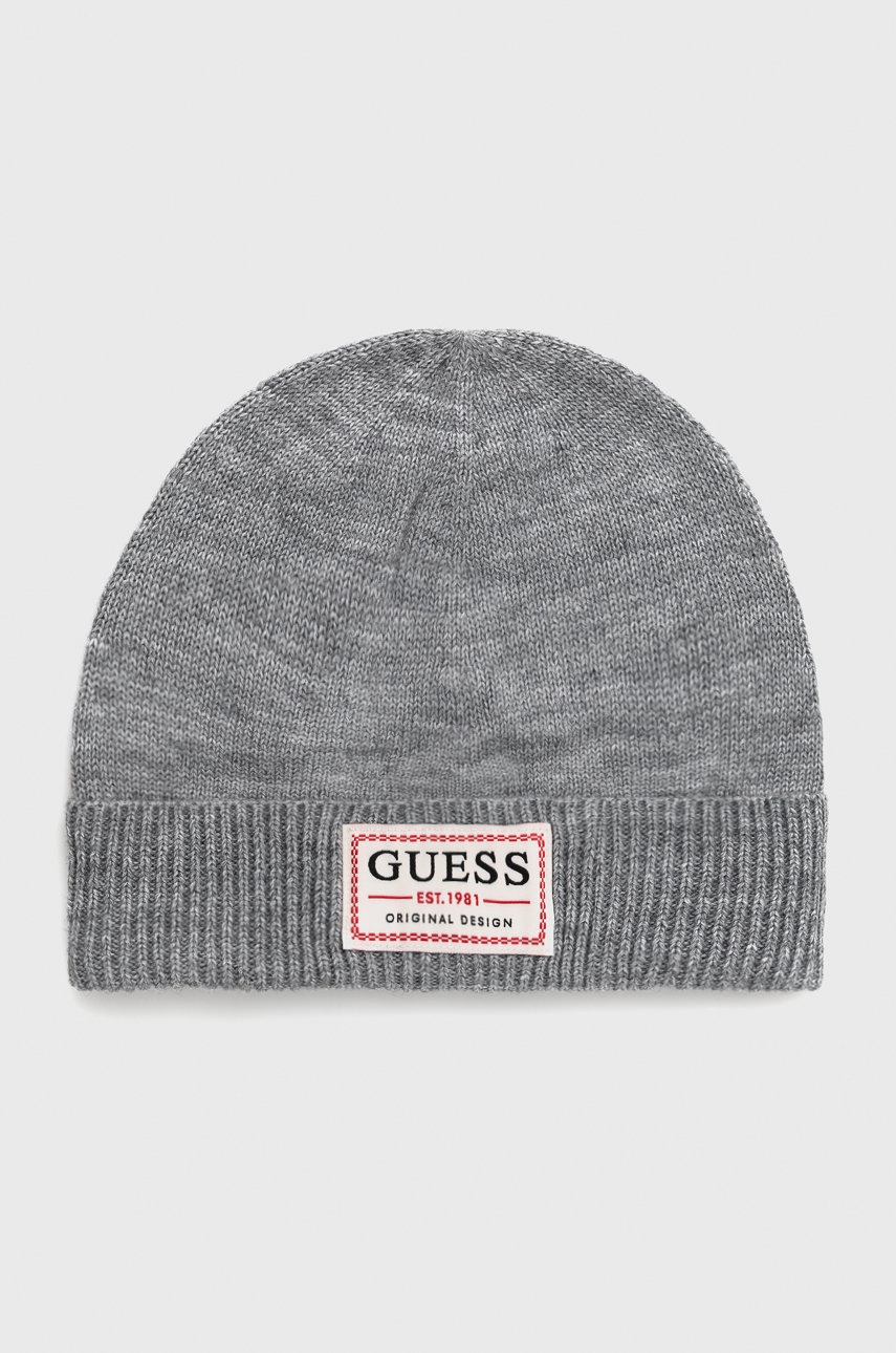 

Шапка с примесью шерсти Guess цвет серый из тонкого трикотажа