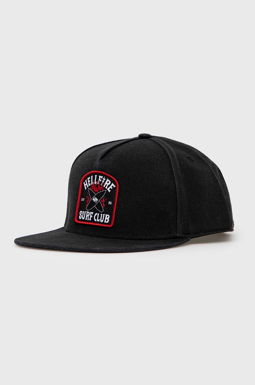 

Памучна шапка Quiksilver X Stranger Things в черно с апликация, Черен