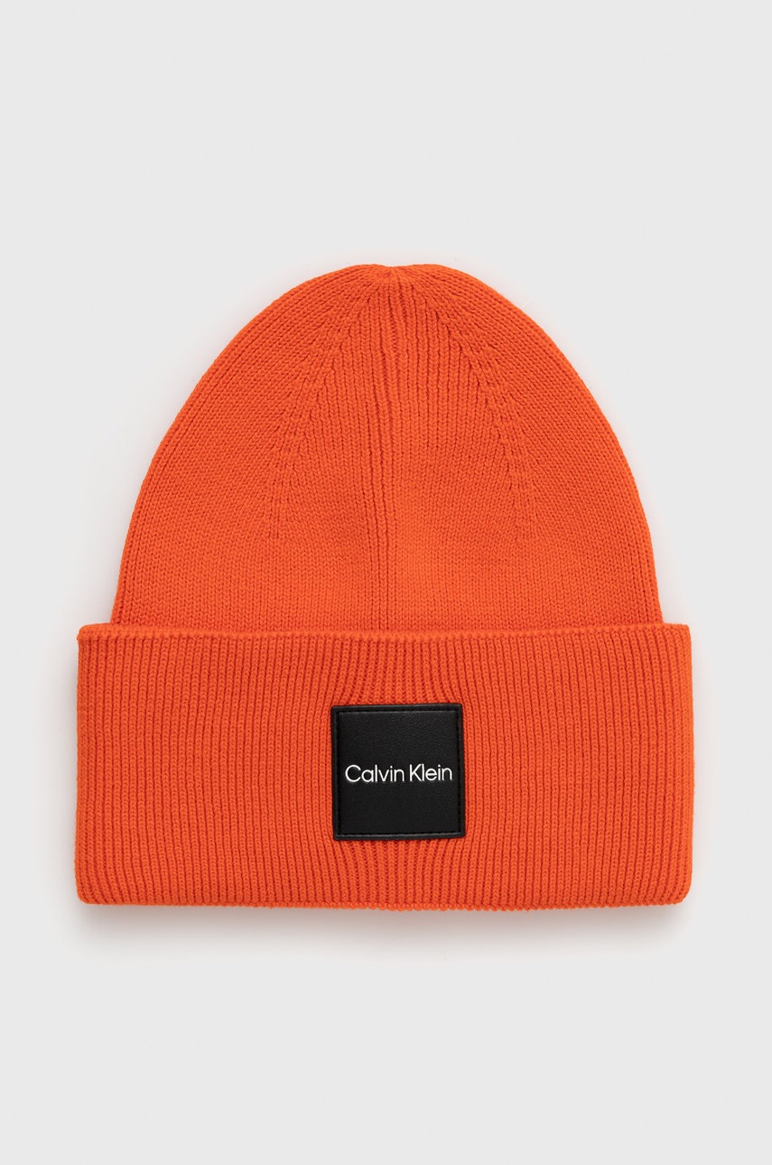 

Памучна шапка Calvin Klein в оранжево от памук, Оранжев