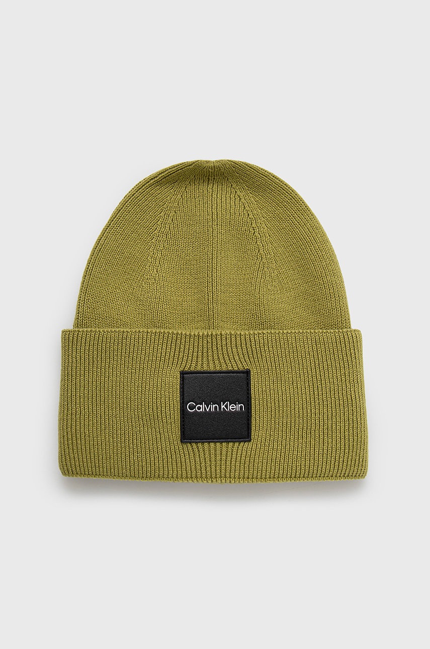 

Памучна шапка Calvin Klein в зелено от памук, Зелен
