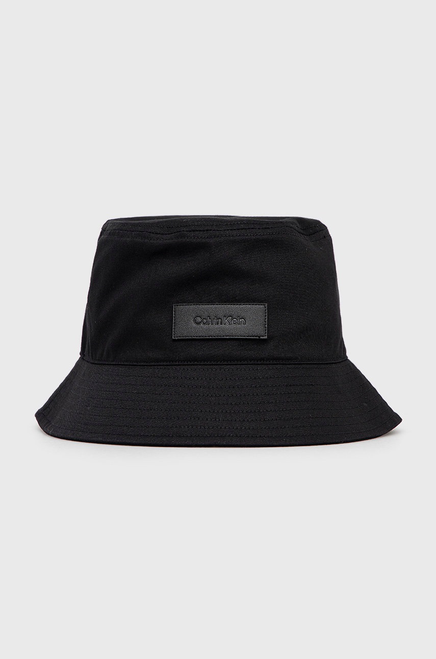 

Памучна капела Calvin Klein в черно от памук, Черен