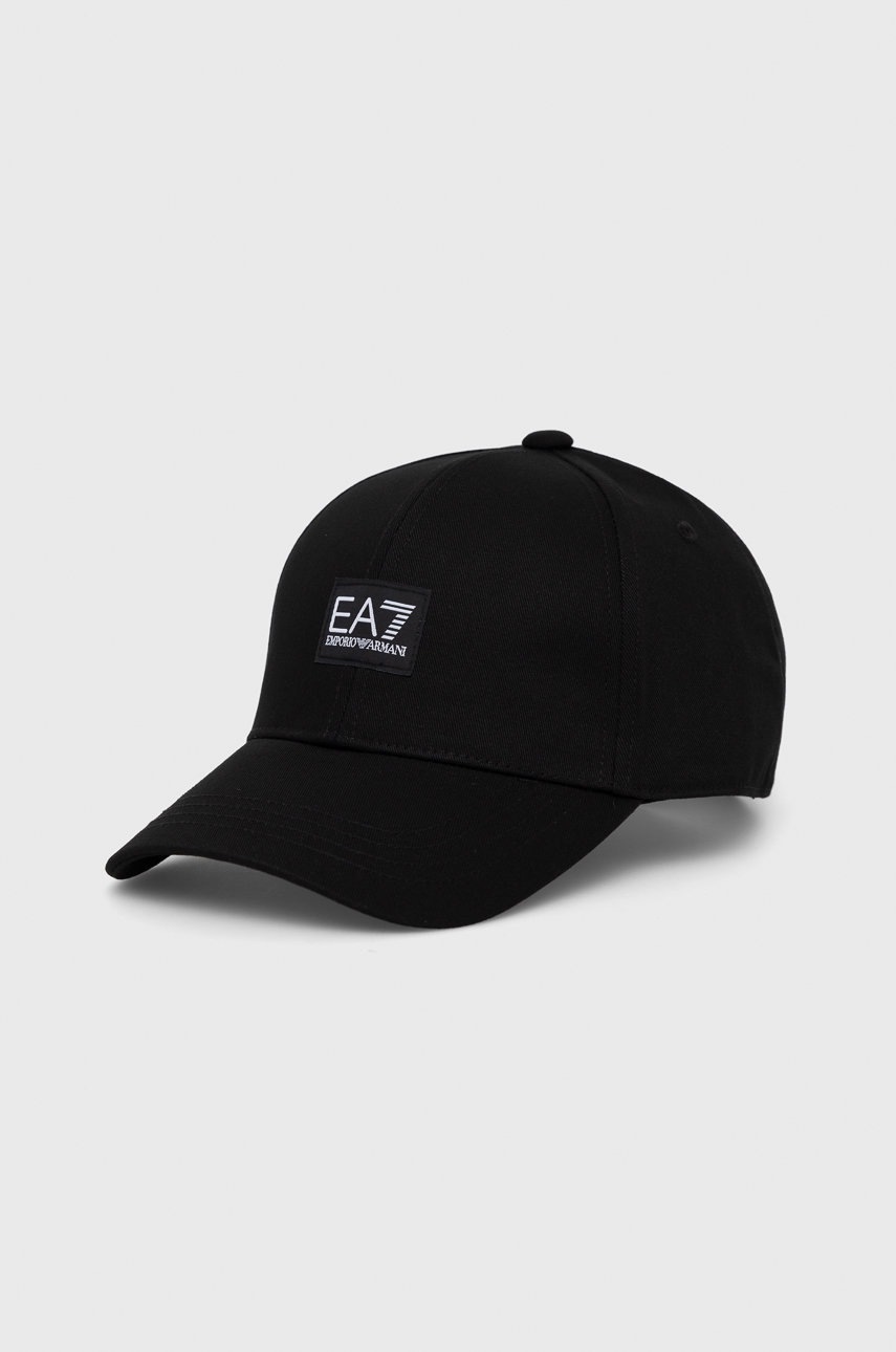 

Памучна шапка с козирка EA7 Emporio Armani в черно с апликация, Черен