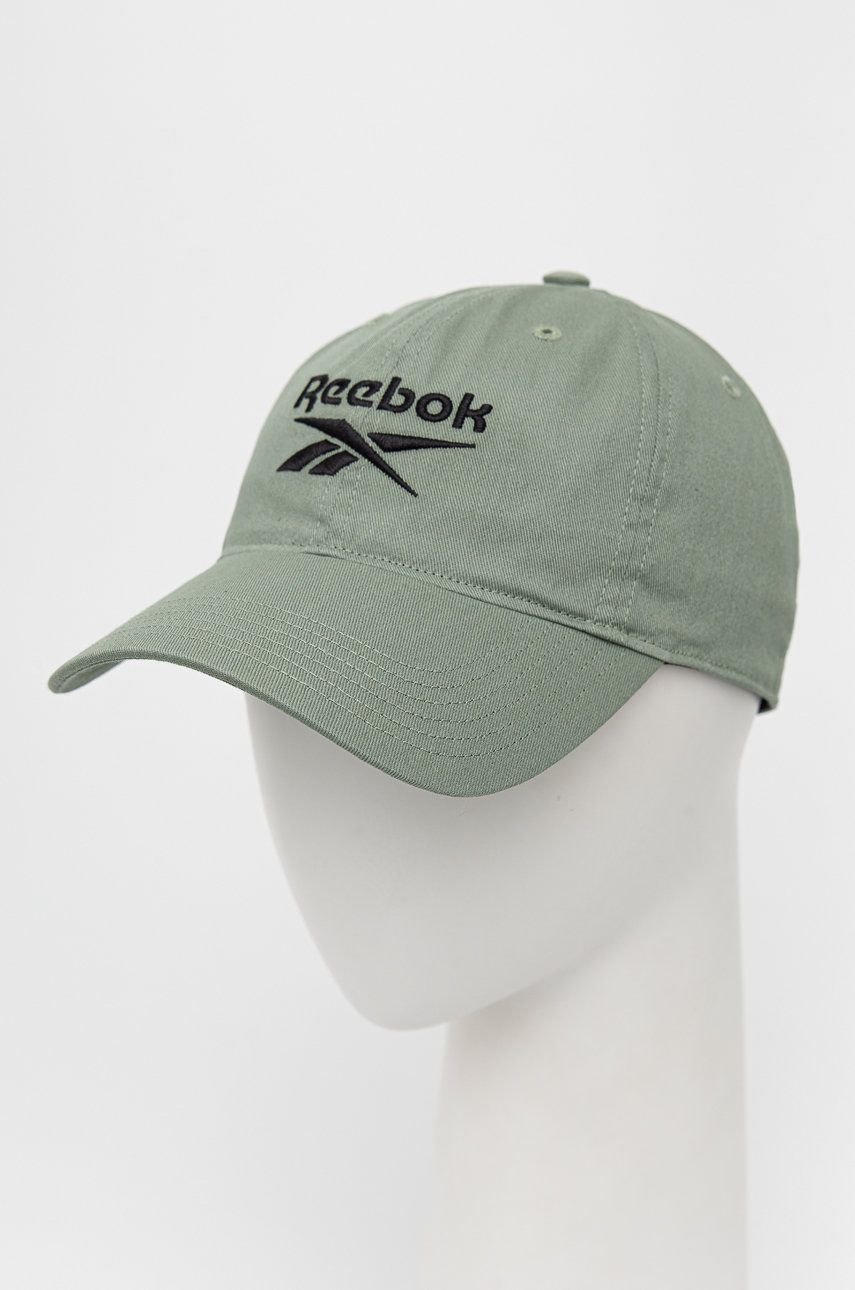 Reebok czapka bawełniana kolor zielony z aplikacją