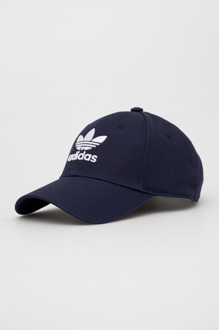 

Бавовняна кепка adidas Originals колір синій з аплікацією