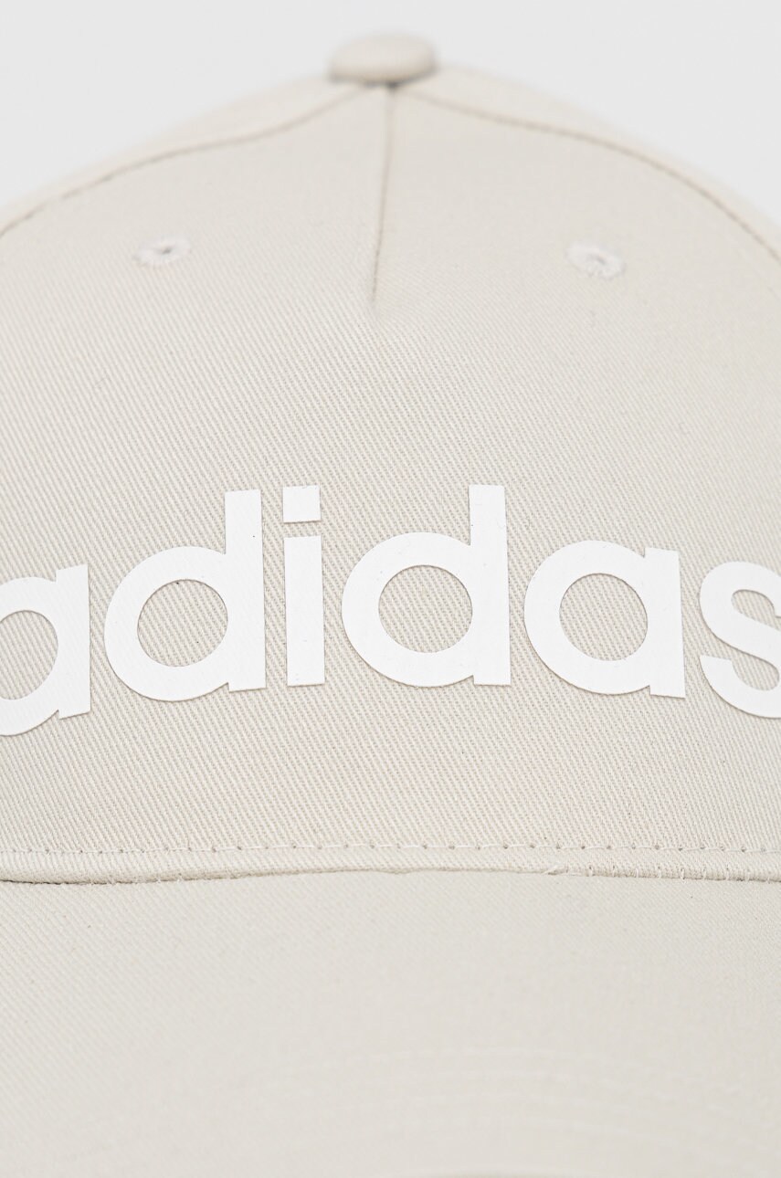 

Кепка adidas цвет бежевый с принтом