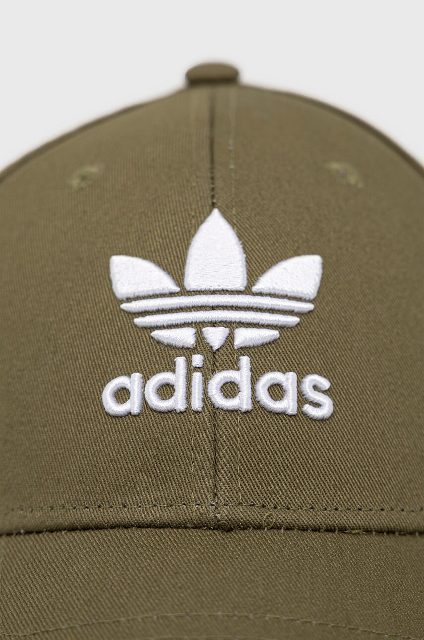 

Хлопковая кепка adidas Originals цвет зелёный с аппликацией