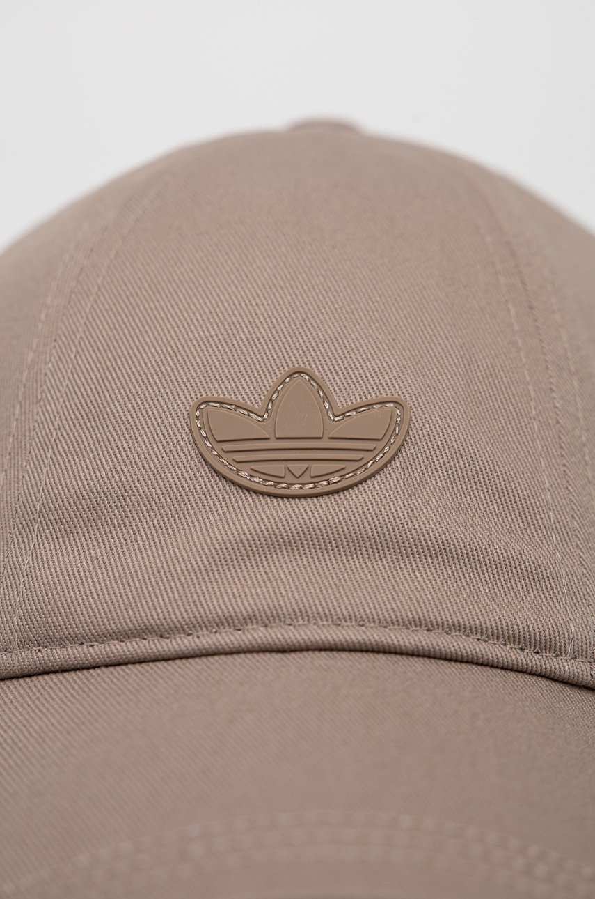 

Бавовняна кепка adidas Originals колір бежевий однотонна