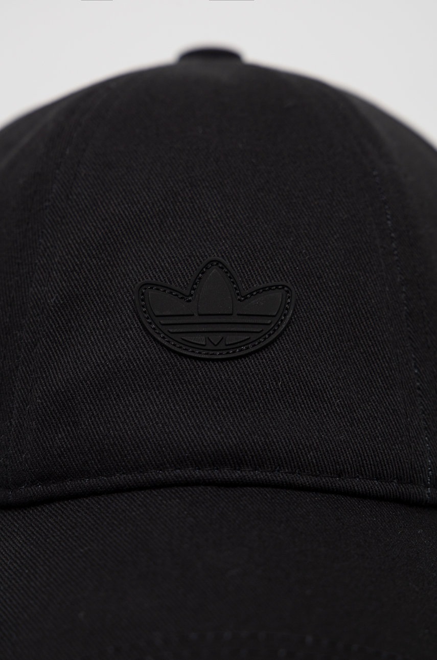 

Хлопковая кепка adidas Originals цвет чёрный однотонная