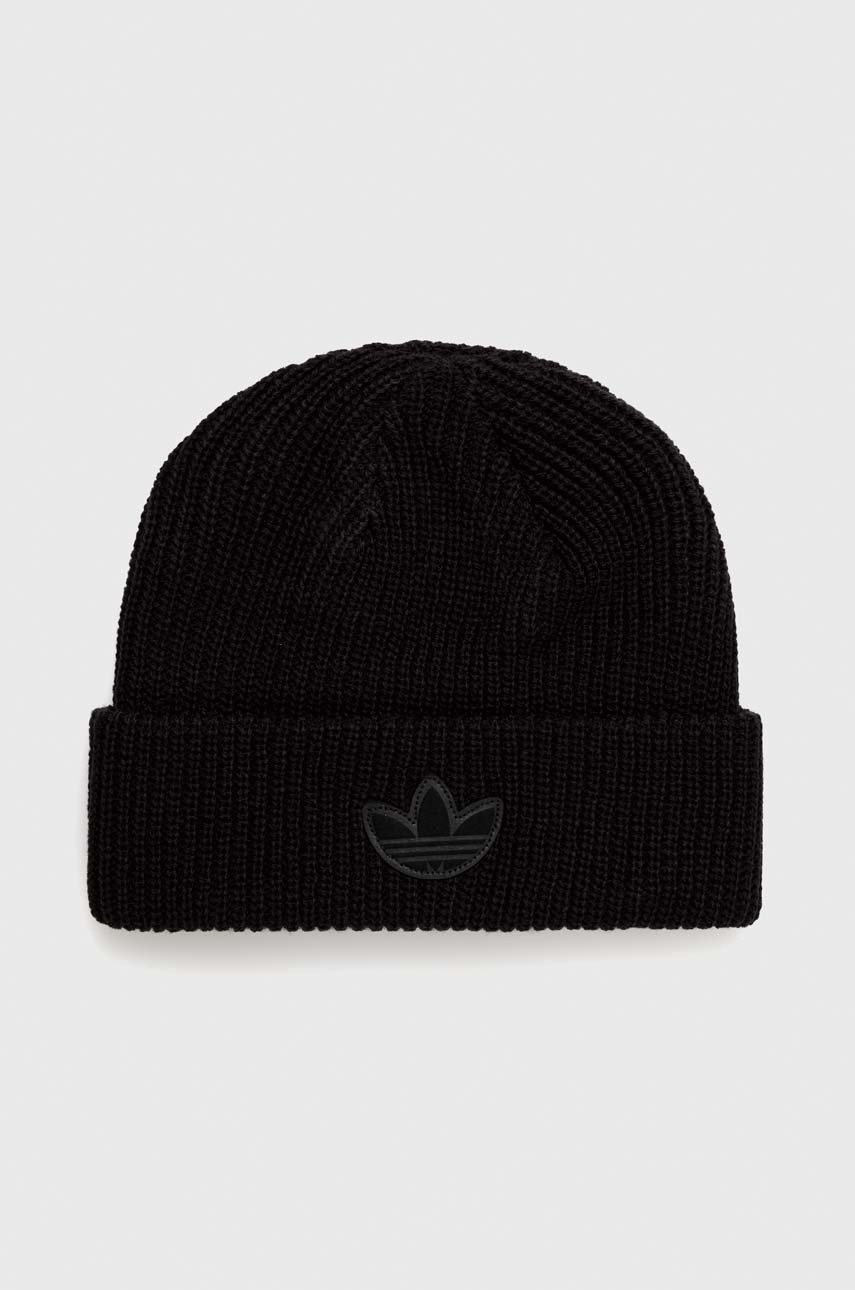 

Шапка adidas Originals в черно от плътен трикотаж, Черен