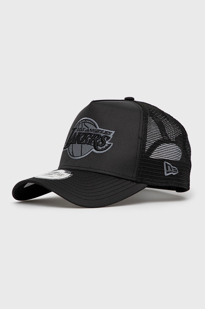 

Шапка с козирка New Era в черно с апликация, Черен