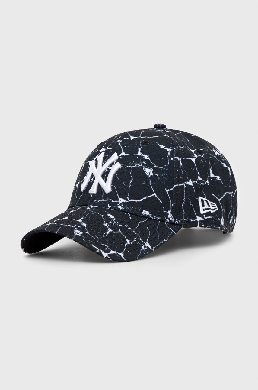 

Шапка с козирка New Era в черно с десен, Черен