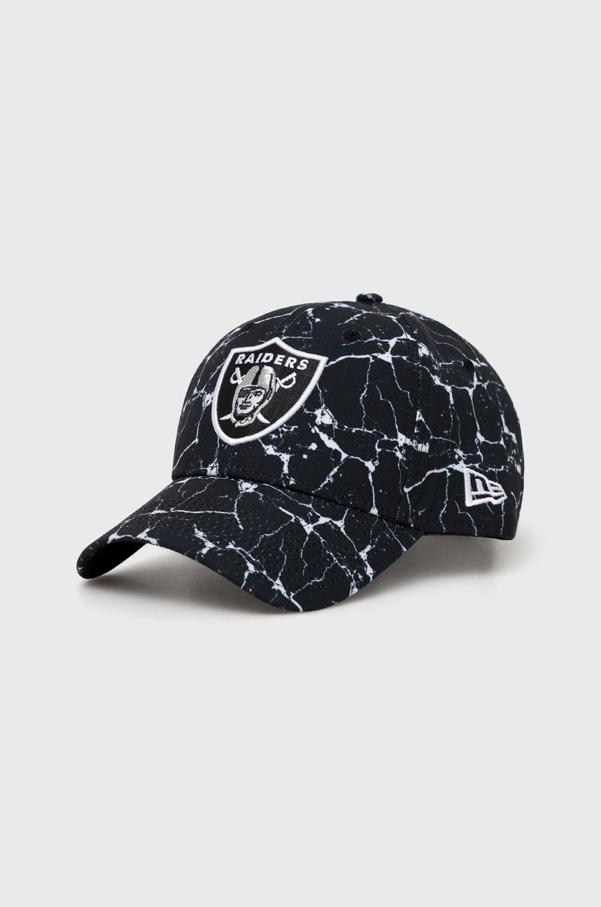 

Шапка New Era в черно с десен, Черен