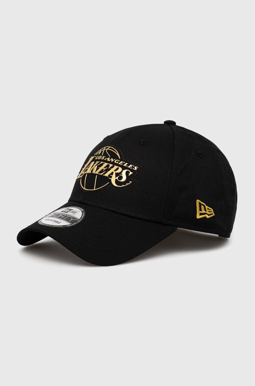 

Шапка с козирка New Era в черно с апликация, Черен