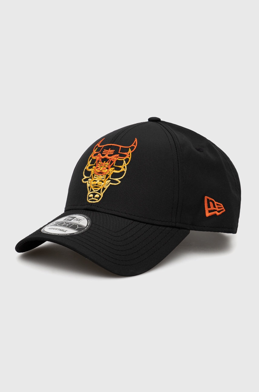 

Шапка New Era в черно с апликация, Черен