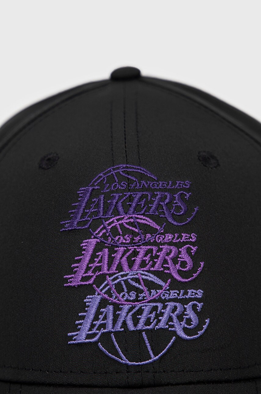 

Кепка New Era цвет чёрный с аппликацией