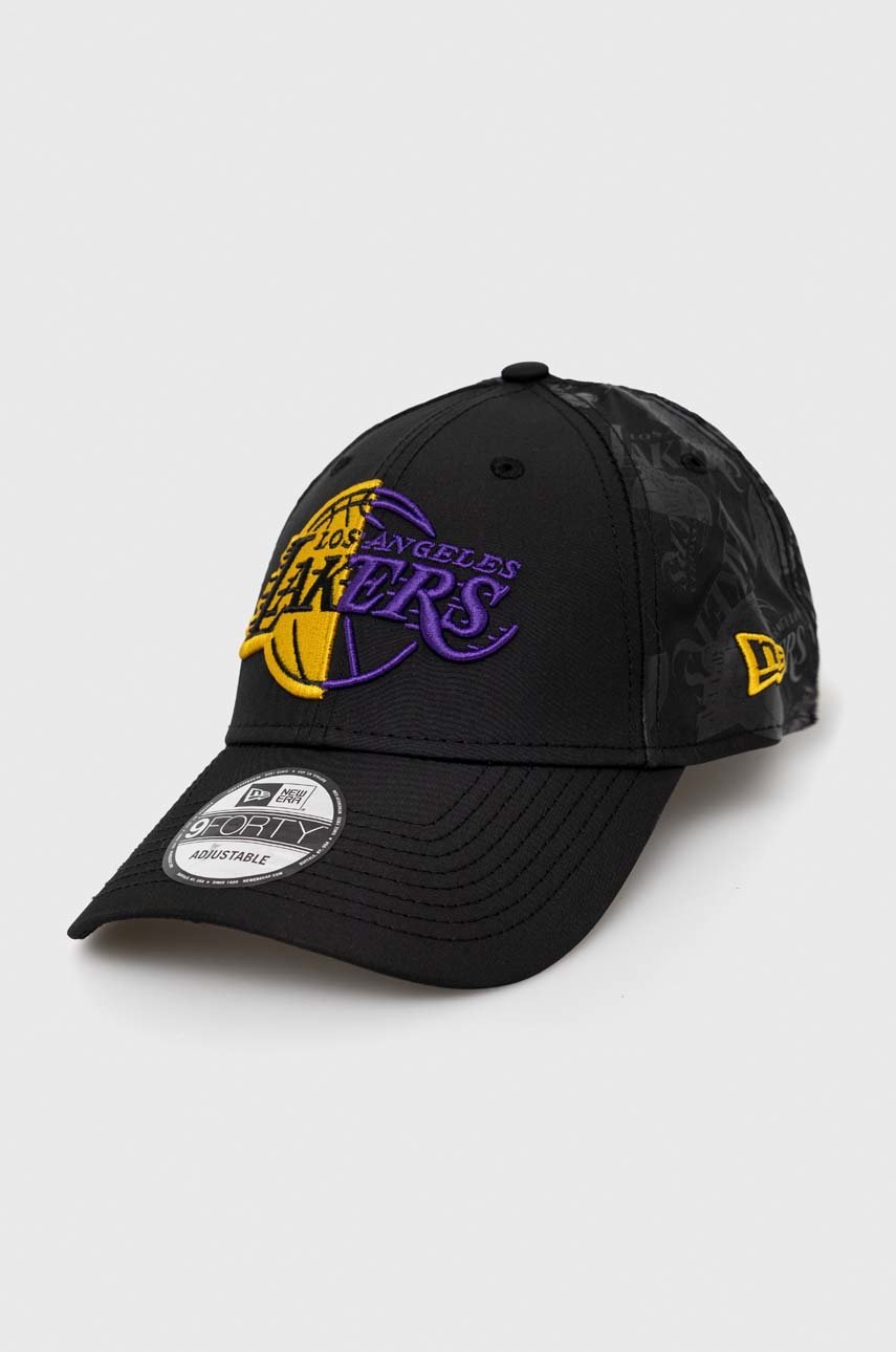 

Шапка с козирка New Era в черно с апликация, Черен
