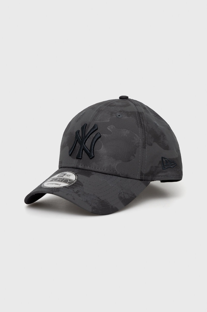 

Шапка New Era в сиво с апликация, Сив