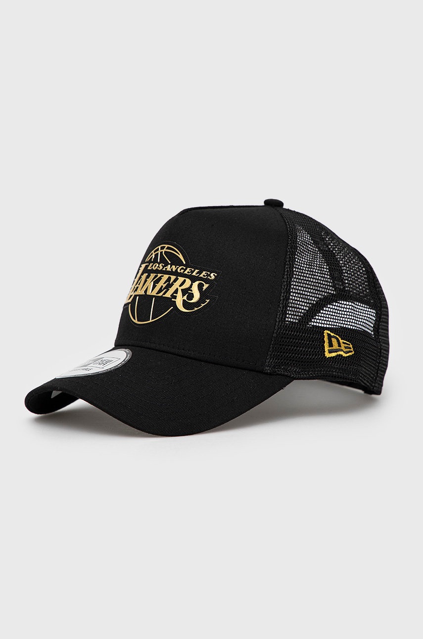 

Шапка с козирка New Era в черно с апликация, Черен