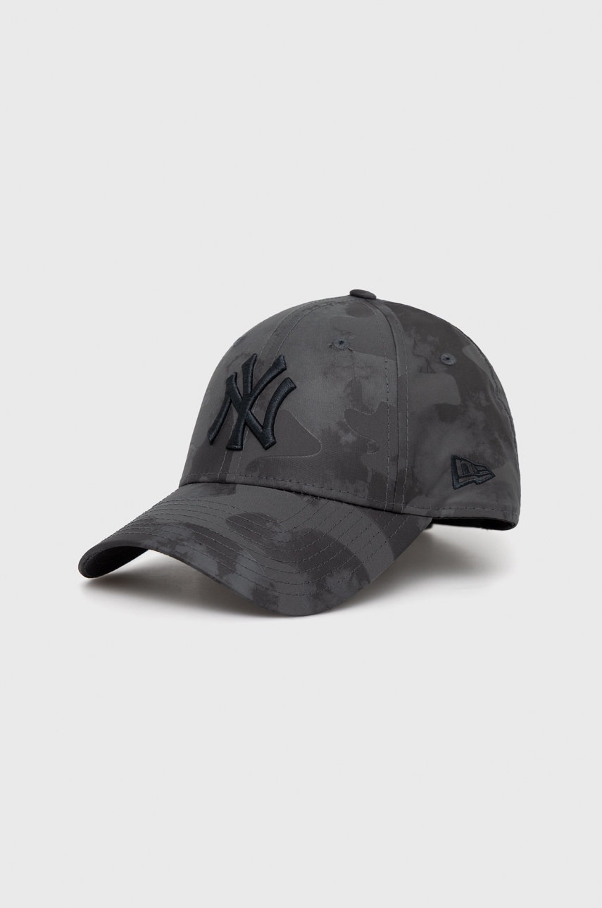 

Шапка New Era в сиво с апликация, Сив