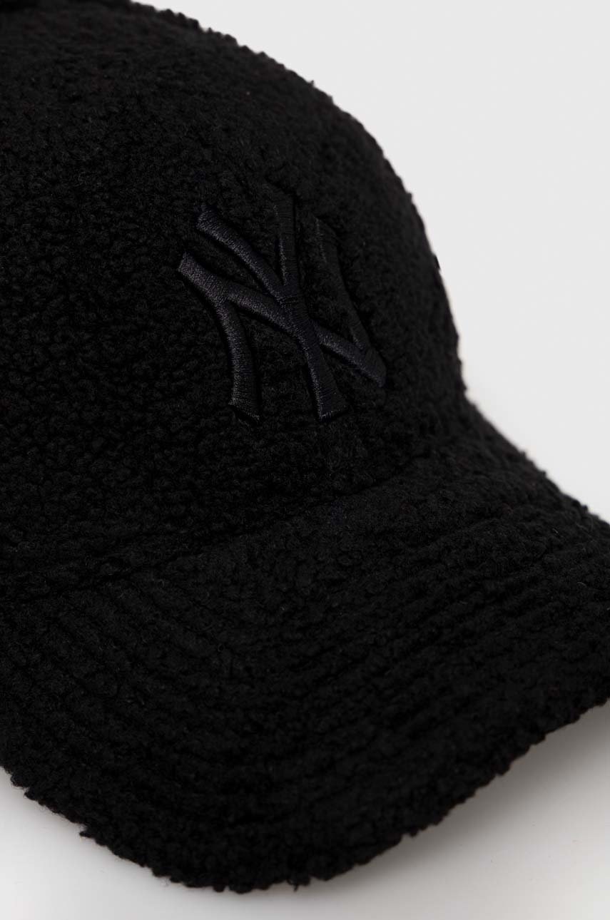 

Кепка New Era колір чорний з аплікацією