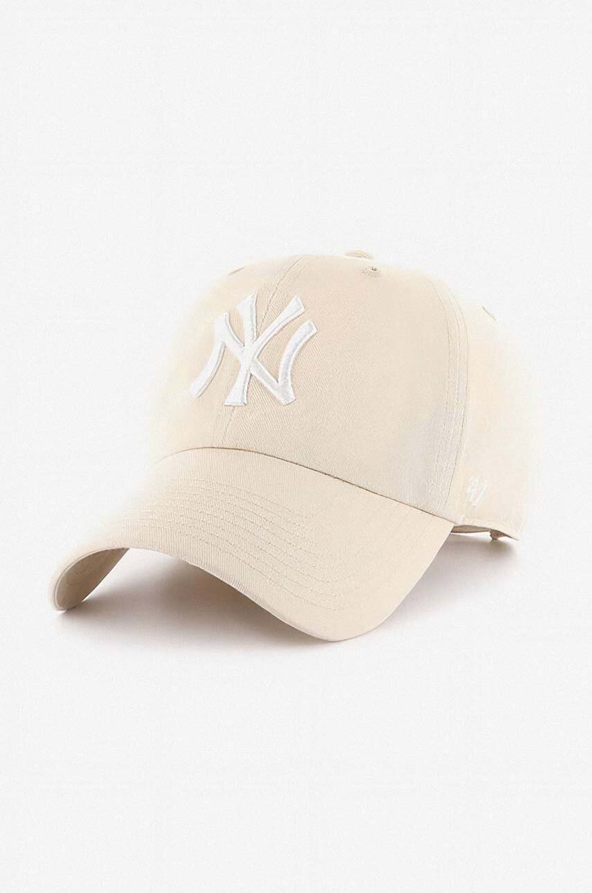 

Памучна шапка с козирка 47 brand MLB New York Yankees в бежово с апликация B-RGW17GWSNL-NTC, Бежов
