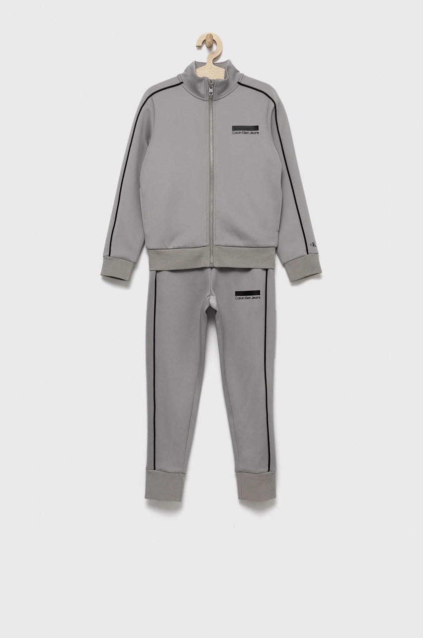 

Детски анцуг Calvin Klein Jeans в сиво, Сив