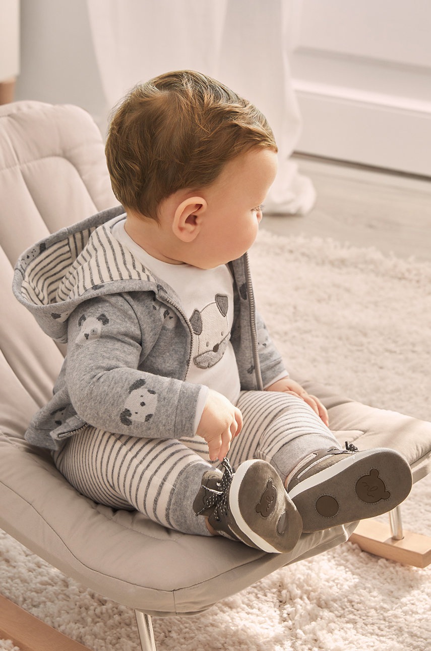 

Бебешки анцуг Mayoral Newborn в сиво, Сив