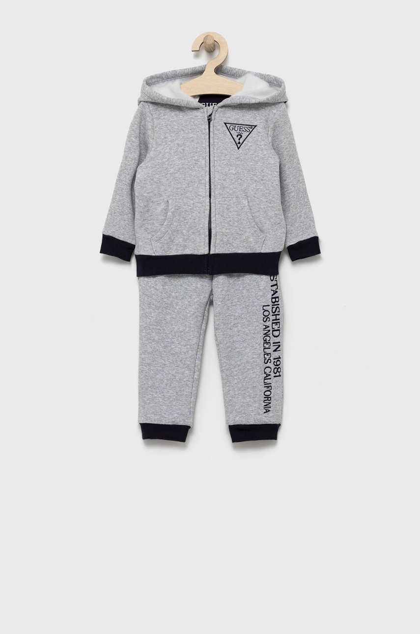 

Детски анцуг Guess в сиво, Сив