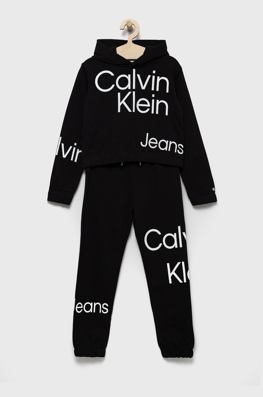 

Детски памучен анцуг Calvin Klein Jeans в черно, Черен