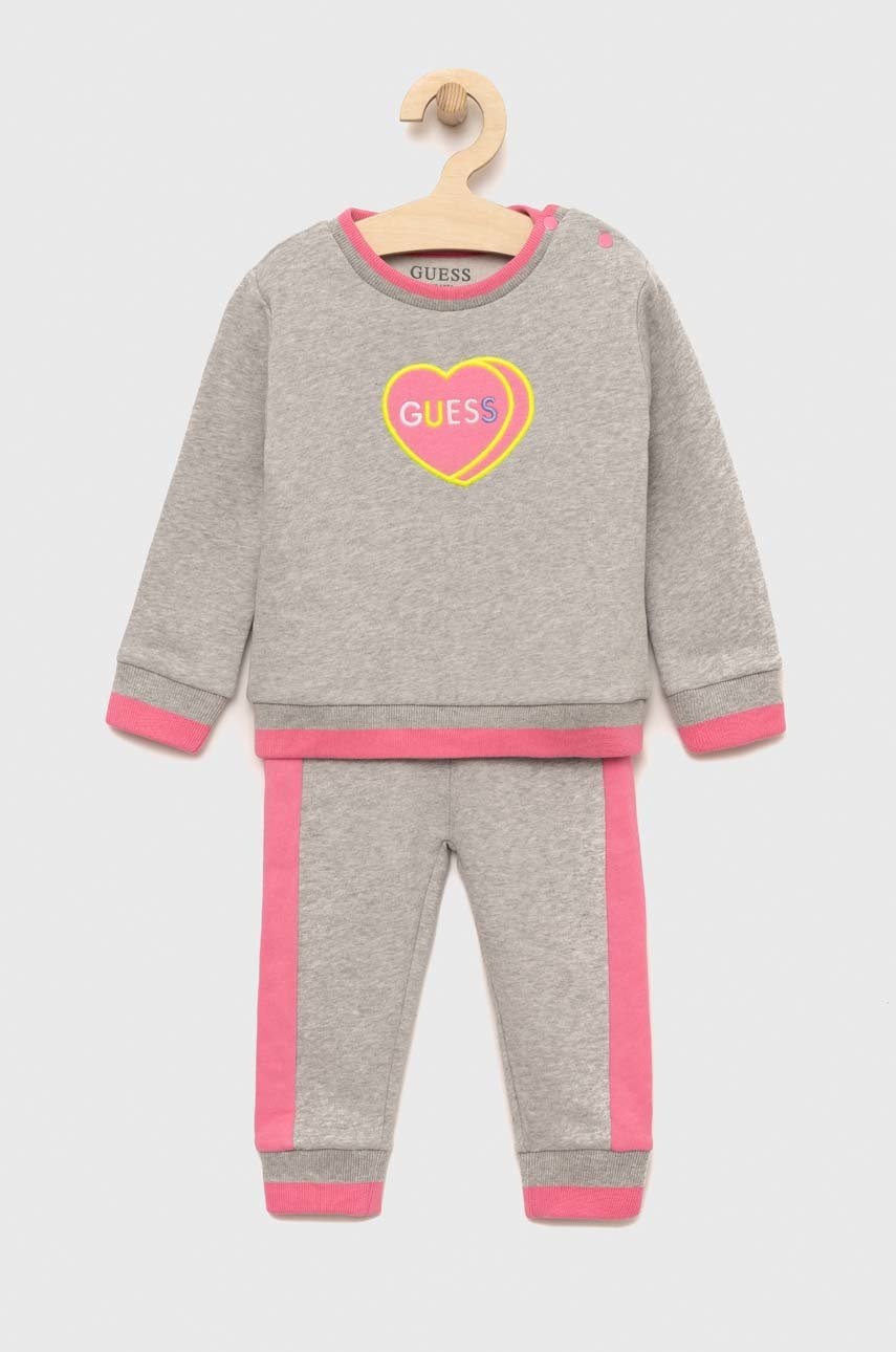 

Бебешки анцуг Guess в сиво, Сив