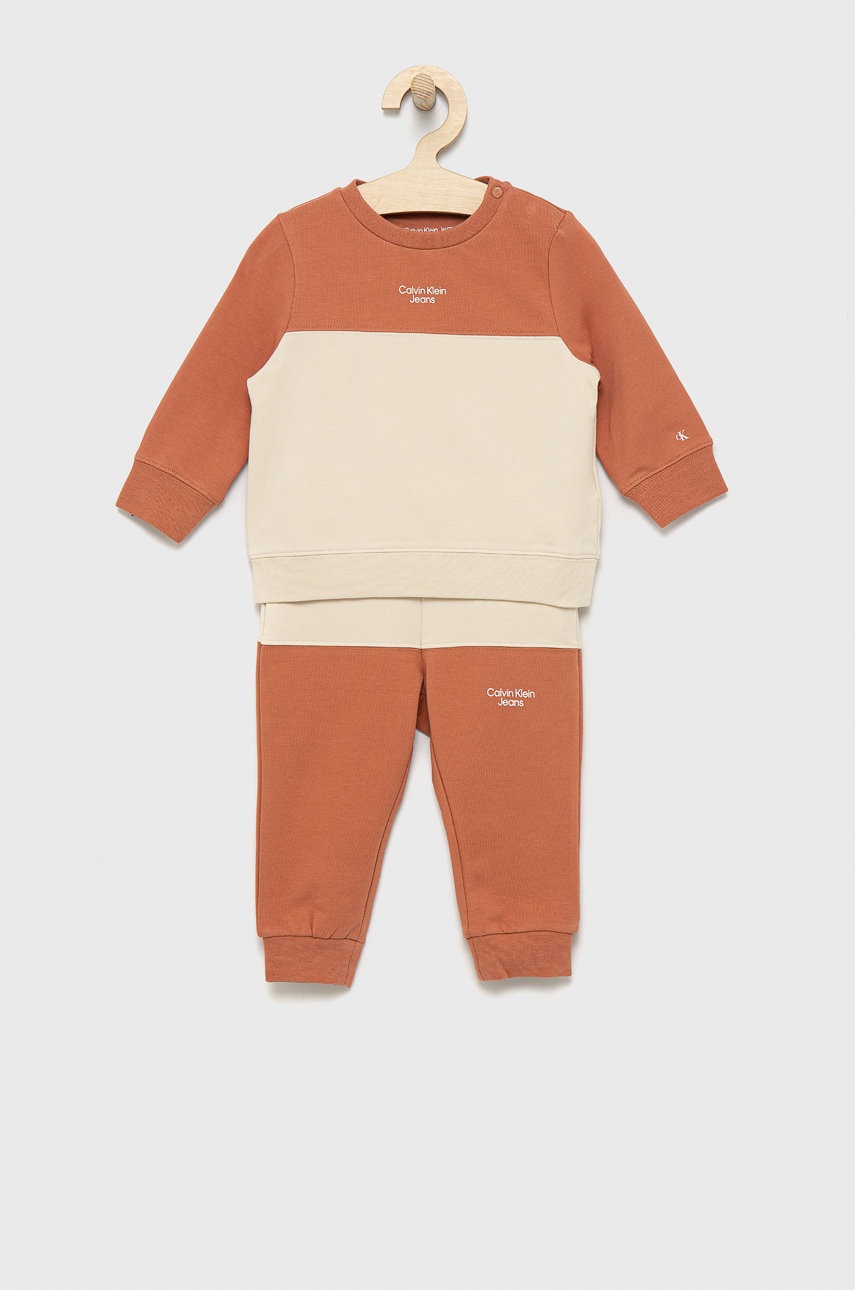 

Детски анцуг Calvin Klein Jeans в бежово, Бежов