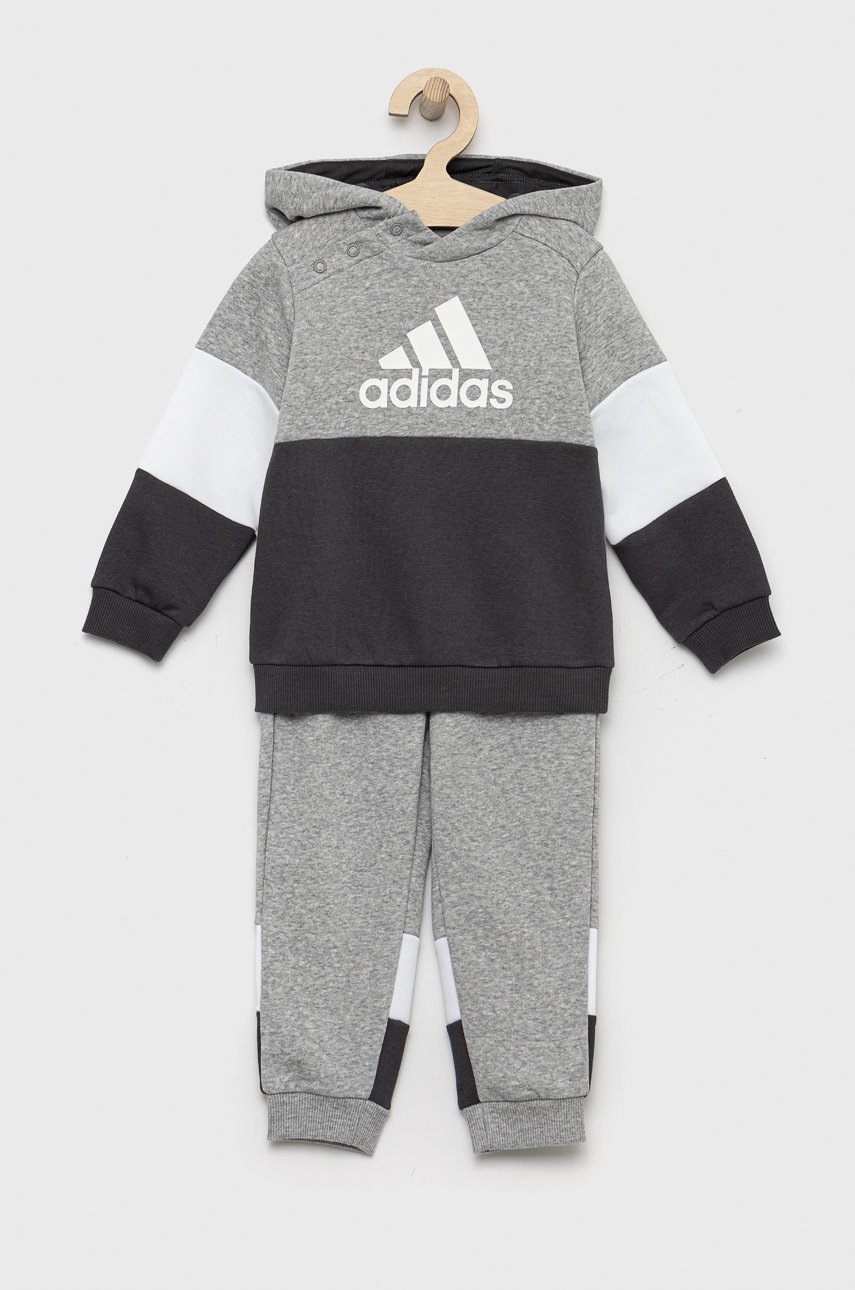 

Детский спортивный костюм adidas цвет серый