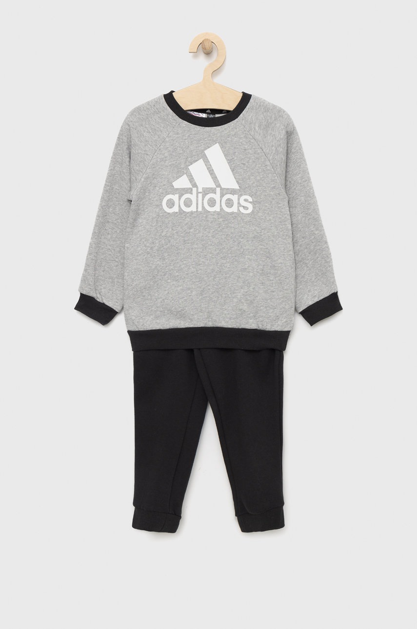 

Детски анцуг adidas в сиво, Сив