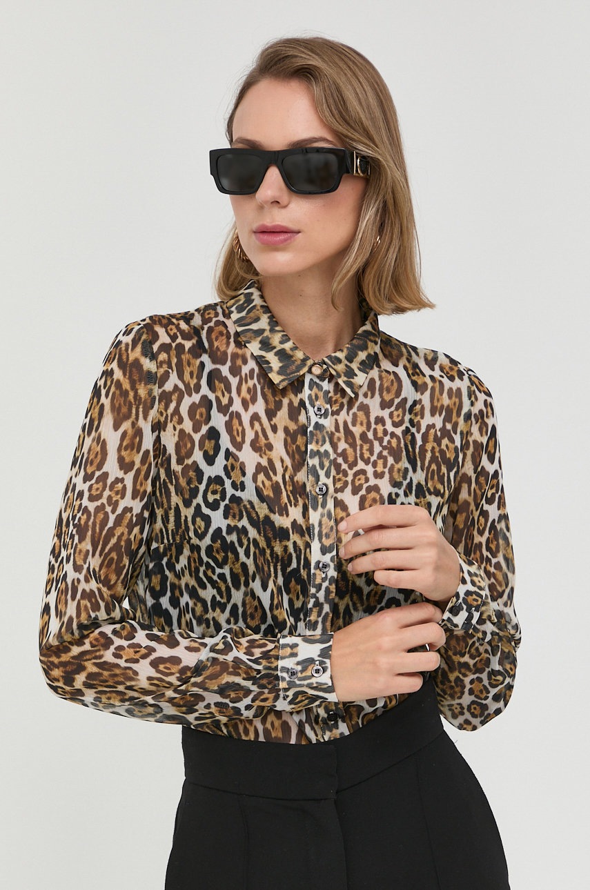 

Риза Guess дамска в бежово със стандартна кройка с класическа яка, Бежов