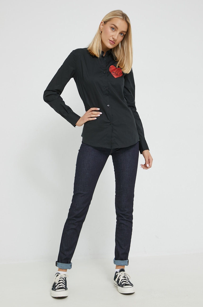 

Рубашка Love Moschino женская цвет чёрный slim классический воротник