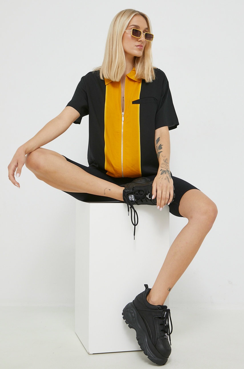 

Сорочка Vans жіноча колір чорний regular класичний комір