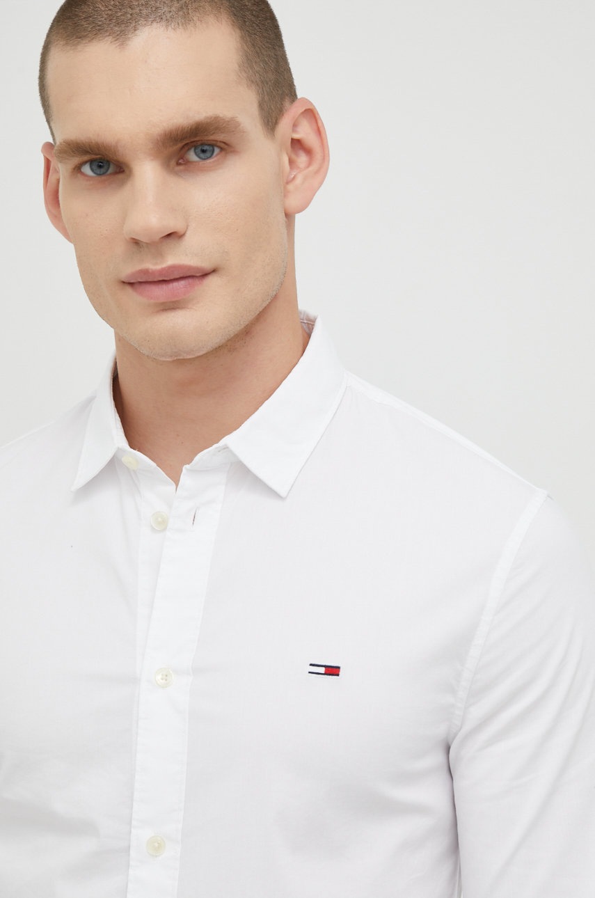 

Риза Tommy Jeans мъжка в бяло с кройка по тялото с класическа яка, Бял