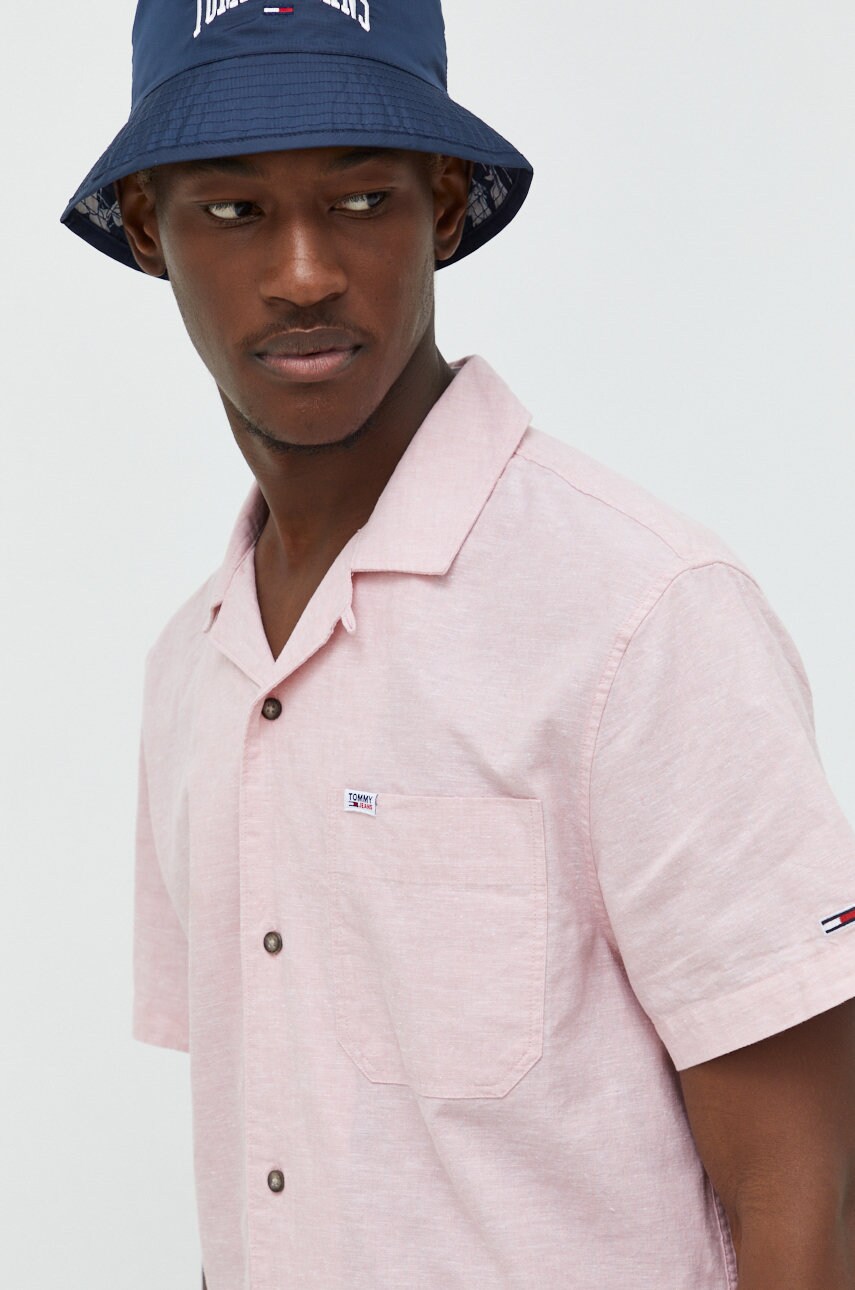 Tommy jeans camasa din amestec de in barbati, culoarea roz, cu guler clasic, regular