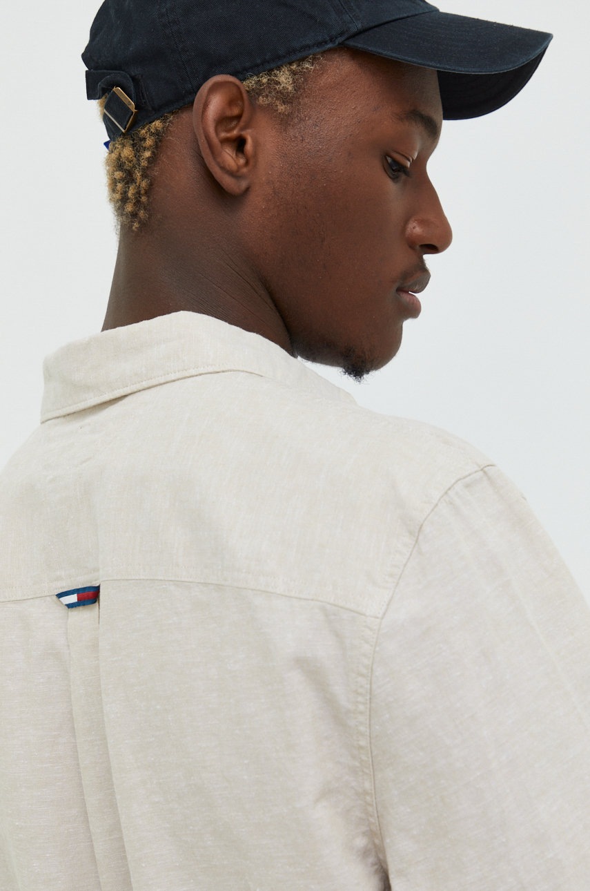 

Рубашка с примесью льна Tommy Jeans мужская цвет бежевый regular классический воротник