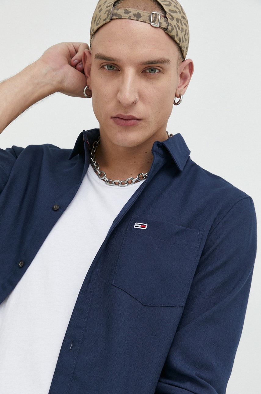 

Рубашка Tommy Jeans мужская цвет синий regular классический воротник