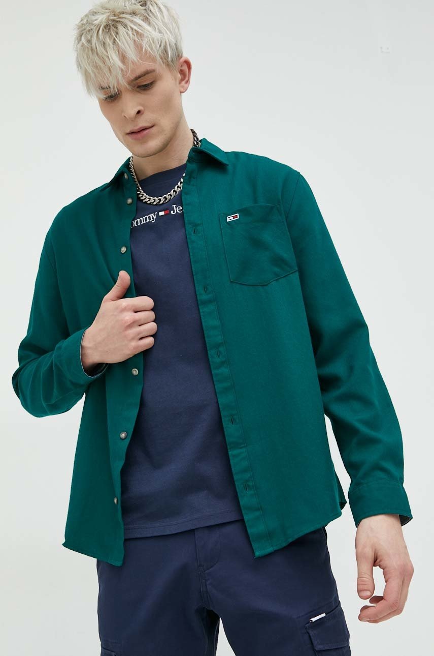 

Риза Tommy Jeans мъжка в зелено със стандартна кройка с класическа яка, Зелен