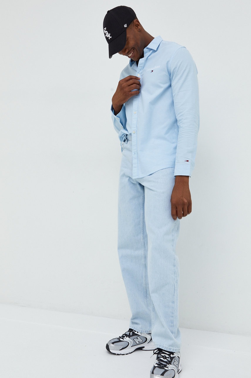

Хлопковая рубашка Tommy Jeans мужская regular классический воротник