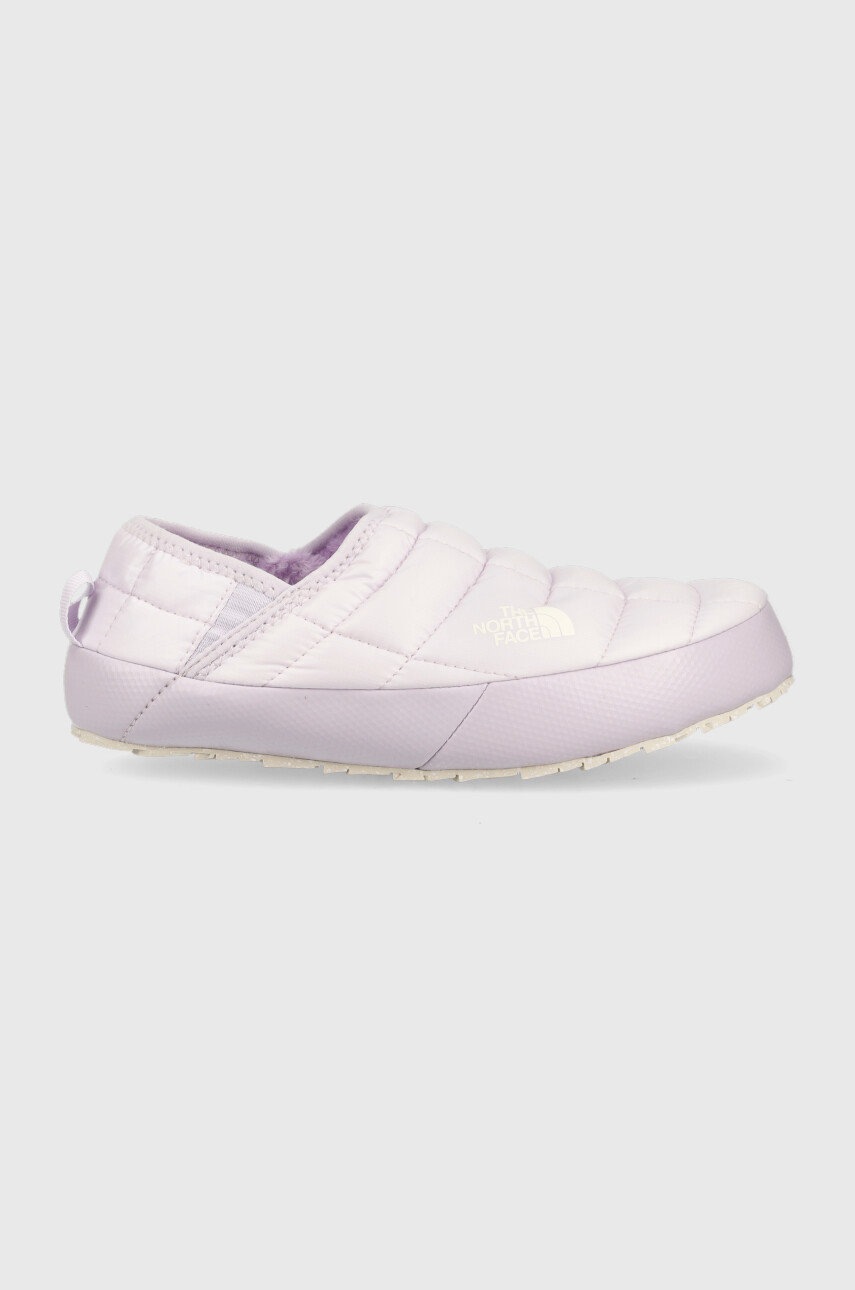 pantofle-the-north-face-womens-thermoball-traction-mule-v-fialova-barva